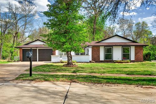 117 Old Oaks Dr, Ballwin, MO, 63011-2740 | Card Image