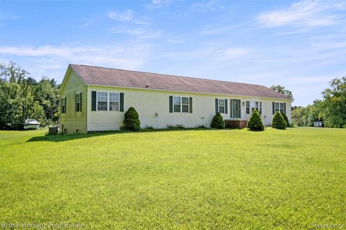 2098 Fisher Ct, Howell, MI, 48855-6831 | Card Image