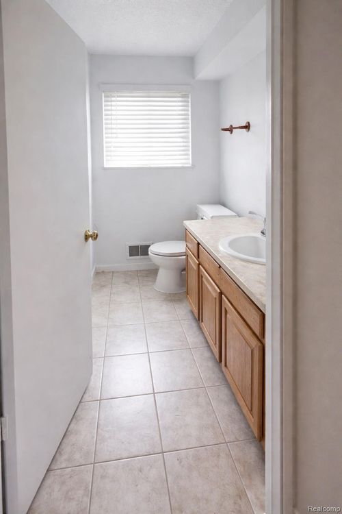 16216 Tacoma St, Detroit, MI, 48205-2049 | Card Image