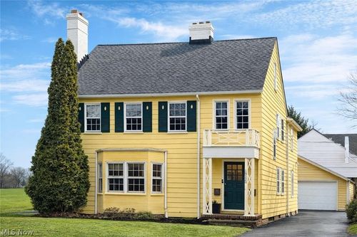 18520 Winslow Road, Shaker Heights, OH, 44122 | Card Image