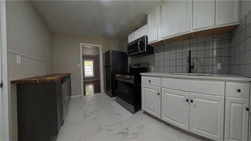 8032 Brooklyn Ave, Kansas City, MO, 64132-3513 | Card Image