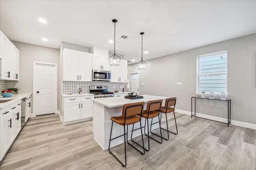 d-765 Enterprise St, Houston, TX, 77088-6307 | Card Image