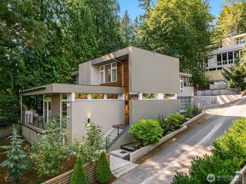 10827 108th Ln Ne, Kirkland, WA, 98033-4457 | Card Image