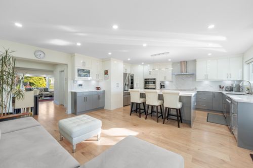 8649 11th Avenue, Burnaby, BC, V3N2P9 | Card Image