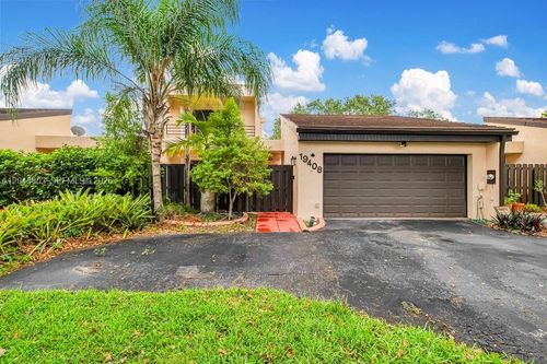 19408 W Lake Dr, Hialeah, FL, 33015-2245 | Card Image