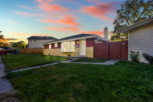 11257 S Pacific Dr, Worth, IL, 60482-1743 | Card Image