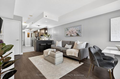 th3-11 Superior Ave, Etobicoke, ON, M8V0A7 | Card Image