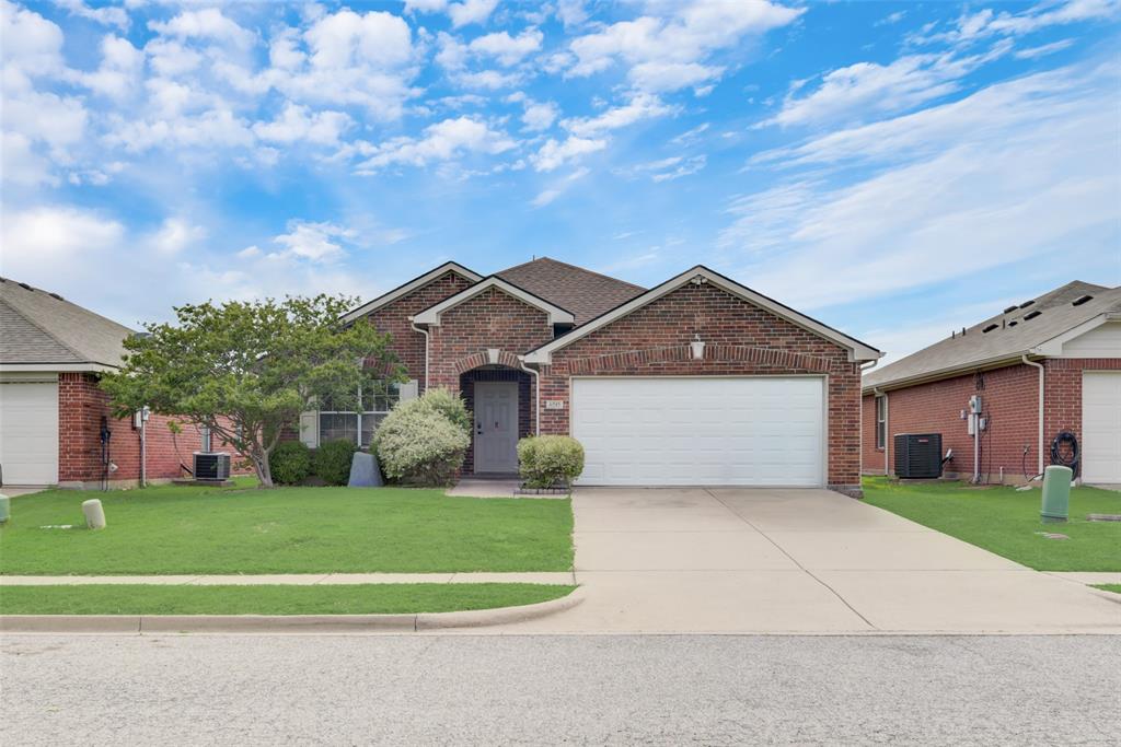 Rienzi Dr, Greenville, TX 75402