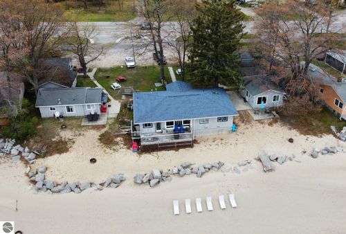 3164 N Us Highway 23, Oscoda, MI, 48750-9587 | Card Image