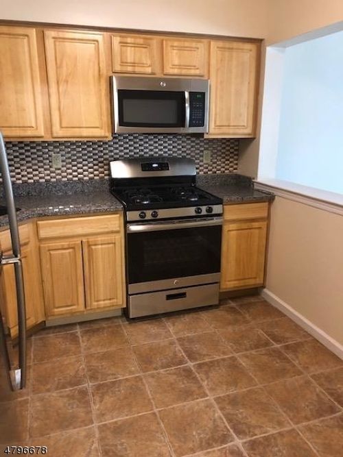 5-5 Mount Vernon Sq, Verona, NJ, 07044-2928 | Card Image