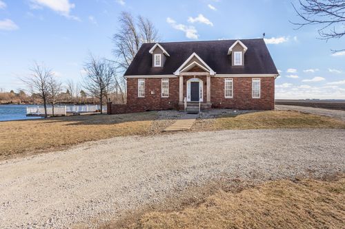 1651 N 2800 East Rd, Le Roy, IL, 61752-7647 | Card Image