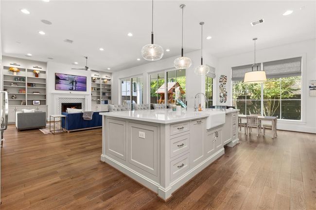 Huge island w/ paneled sides & storage in front & back, soft close. | Image 19