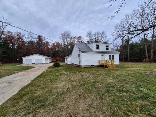 4275 E 8th St, White Cloud, MI, 49349-9542 | Card Image