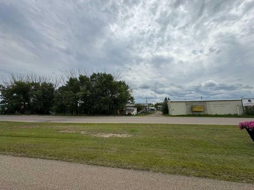 2201 14th Ave, Wainwright, AB, T0B4P0 | Card Image