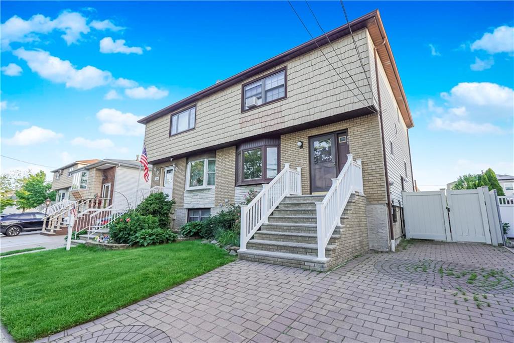 Naughton Ave, Staten Island, NY 10305