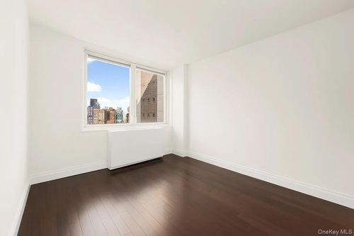 apt-30d-212 E 47th St, New York, NY, 10017-2120 | Card Image