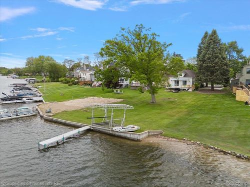 600 Wolverine Dr, Wolverine Lake, MI, 48390-2367 | Card Image