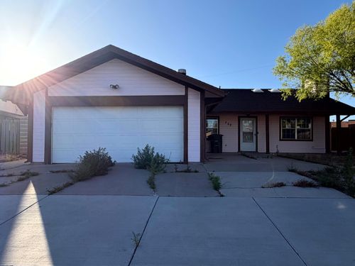 302 Zia Ct, Gallup, NM, 87301-4562 | Card Image