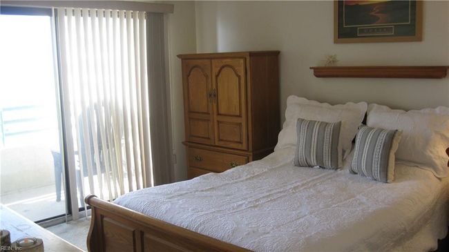 Bedroom suite with balcony. Has view of the James River. | Image 17