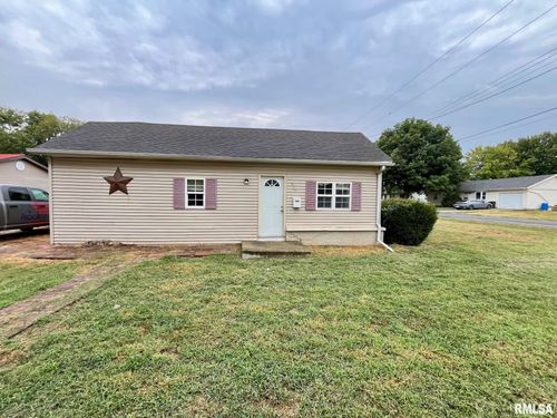 517 N Pine St, Taylorville, IL, 62568-1146 | Card Image