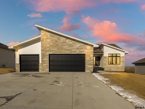 19108 Pinehurst Ave, Omaha, NE, 68136-6565 | Card Image