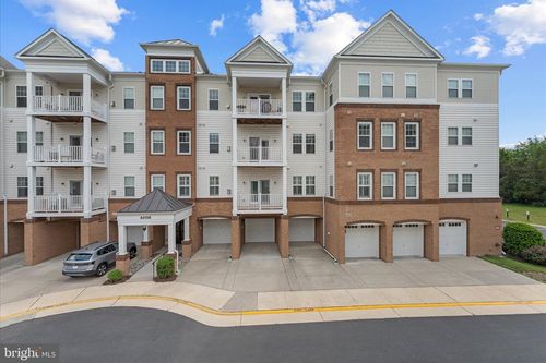 305-43138 Stillwater Ter, BROADLANDS, VA, 20148-6030 | Card Image
