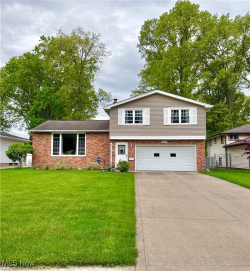 23593 Carriage Ln, North Olmsted, OH, 44070-1408 | Card Image