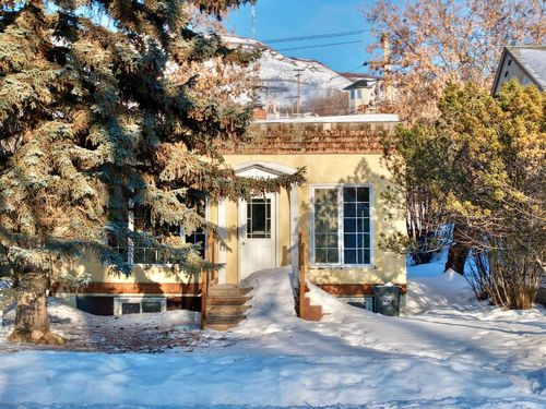 10509 101 St, Peace River, AB, T8S1K9 | Card Image