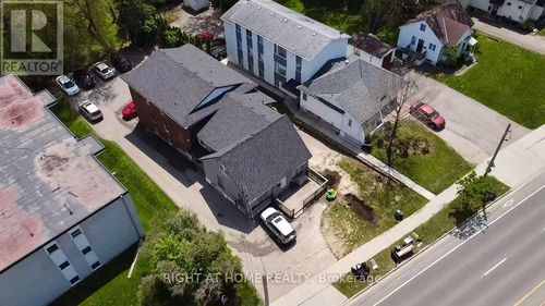 379 Erb St W, Waterloo, ON, N2L1W7 | Card Image