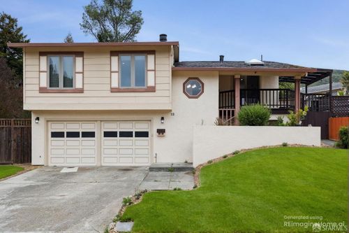 19 Elk Ct, Pacifica, CA, 94044-3844 | Card Image