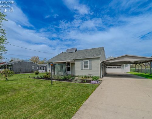 4551 W Harbor Rd, Port Clinton, OH, 43452-9026 | Card Image