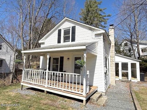 33 Hancock Rd, Williamstown, MA, 01267 | Card Image