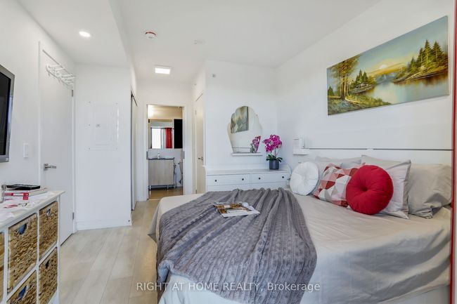 402 - 31 Tippett Rd, Condo with 4 bedrooms, 2 bathrooms and 1 parking in Toronto ON | Image 19
