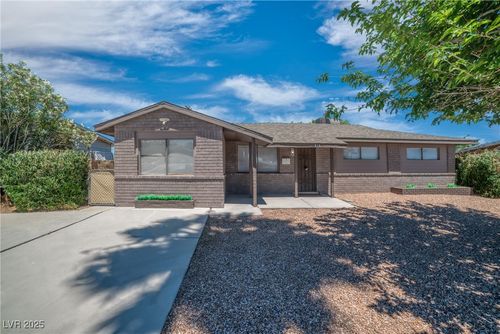 416 Rossmoyne Ave, North Las Vegas, NV, 89030-3880 | Card Image