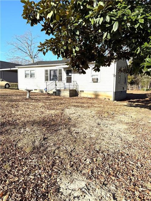 814 Oaklawn Dr, Thomasville, NC, 27360-5031 | Card Image