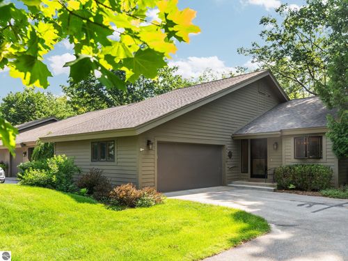 6530 Mission Rdg, Traverse City, MI, 49686-6123 | Card Image