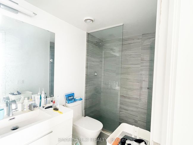 3204 - 39 Roehampton Ave, Condo with 3 bedrooms, 2 bathrooms and null parking in Toronto ON | Image 5
