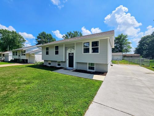 811 Henson St, LENA, IL, 61048-9360 | Card Image