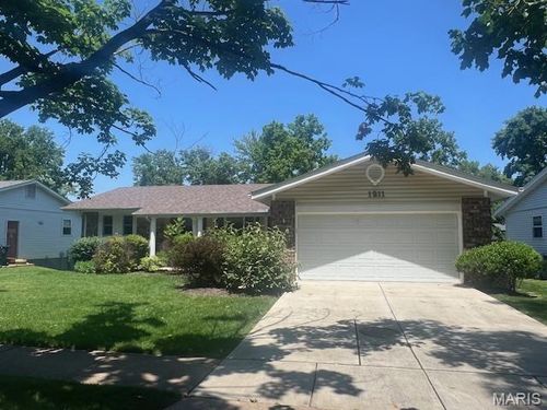 1211 Dorne Dr, Manchester, MO, 63021-6819 | Card Image
