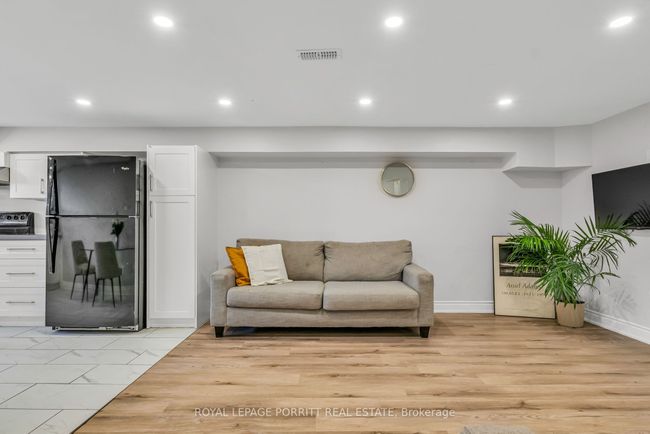 14 Albion Cres, House attached with 5 bedrooms, 3 bathrooms and 4 parking in Brampton ON | Image 23