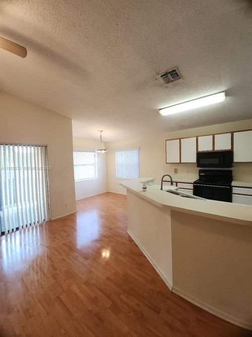 apt-424-9999 Summerbreeze Dr, Sunrise, FL, 33322-5853 | Card Image