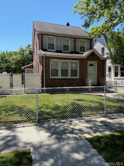 242-36 90th Ave, Bellerose, NY, 11426-1116 | Card Image