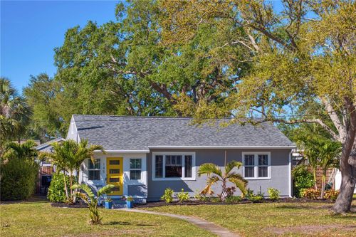 145 38th Ave Ne, SAINT PETERSBURG, FL, 33704-1421 | Card Image