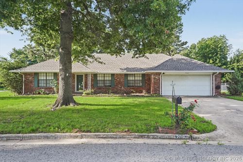 705 Magnolia Court, Broken Arrow, OK, 74011 | Card Image
