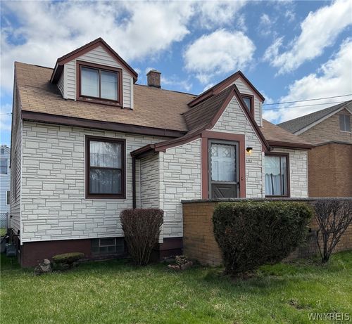 1915 Hyde Park Boulevard, Niagara Falls, NY, 14305 | Card Image