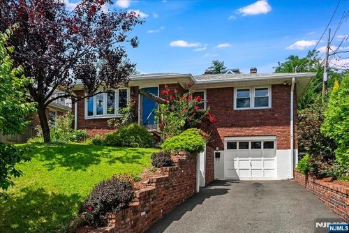 12 Francis Pl, Montclair, NJ, 07042-2205 | Card Image