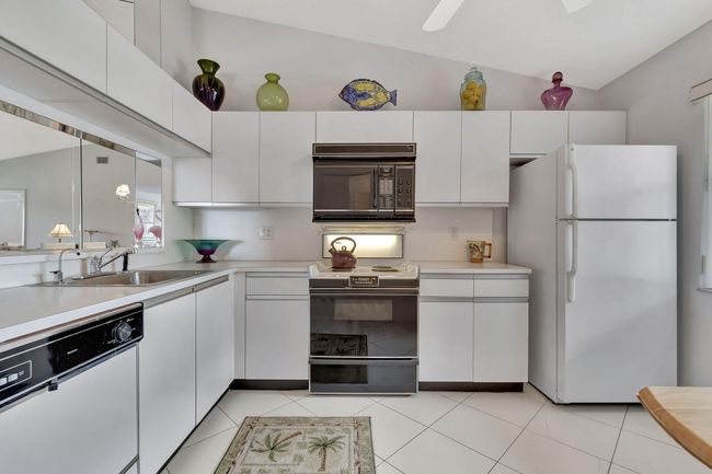 APT-201 - 7618 Tahiti Ln, Condo with 3 bedrooms, 2 bathrooms and null parking in Lake Worth FL | Image 6