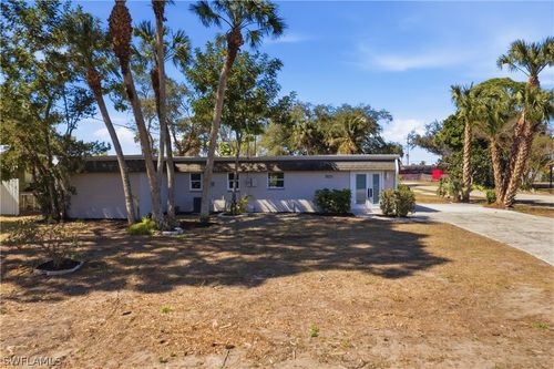 1021 April Ln, NORTH FORT MYERS, FL, 33903-5206 | Card Image