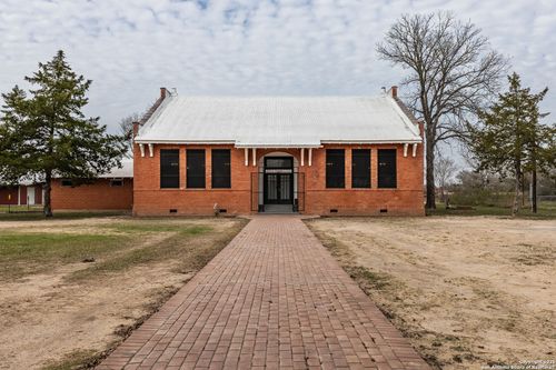 7390 Gin Rd, Marion, TX, 78124-6557 | Card Image