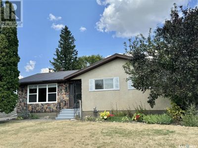 423 4th Ave W, House other with 4 bedrooms, 3 bathrooms and null parking in Biggar SK | Image 2